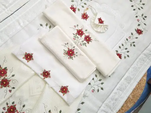 KIRMIZI ÇİÇEKLİ, KREM, TOHUMLU SARMAŞIK DESEN 7 Lİ SET