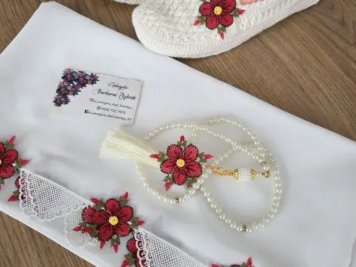 KIRMIZI ÇİÇEKLİ, BEYAZ 3 LÜ SET