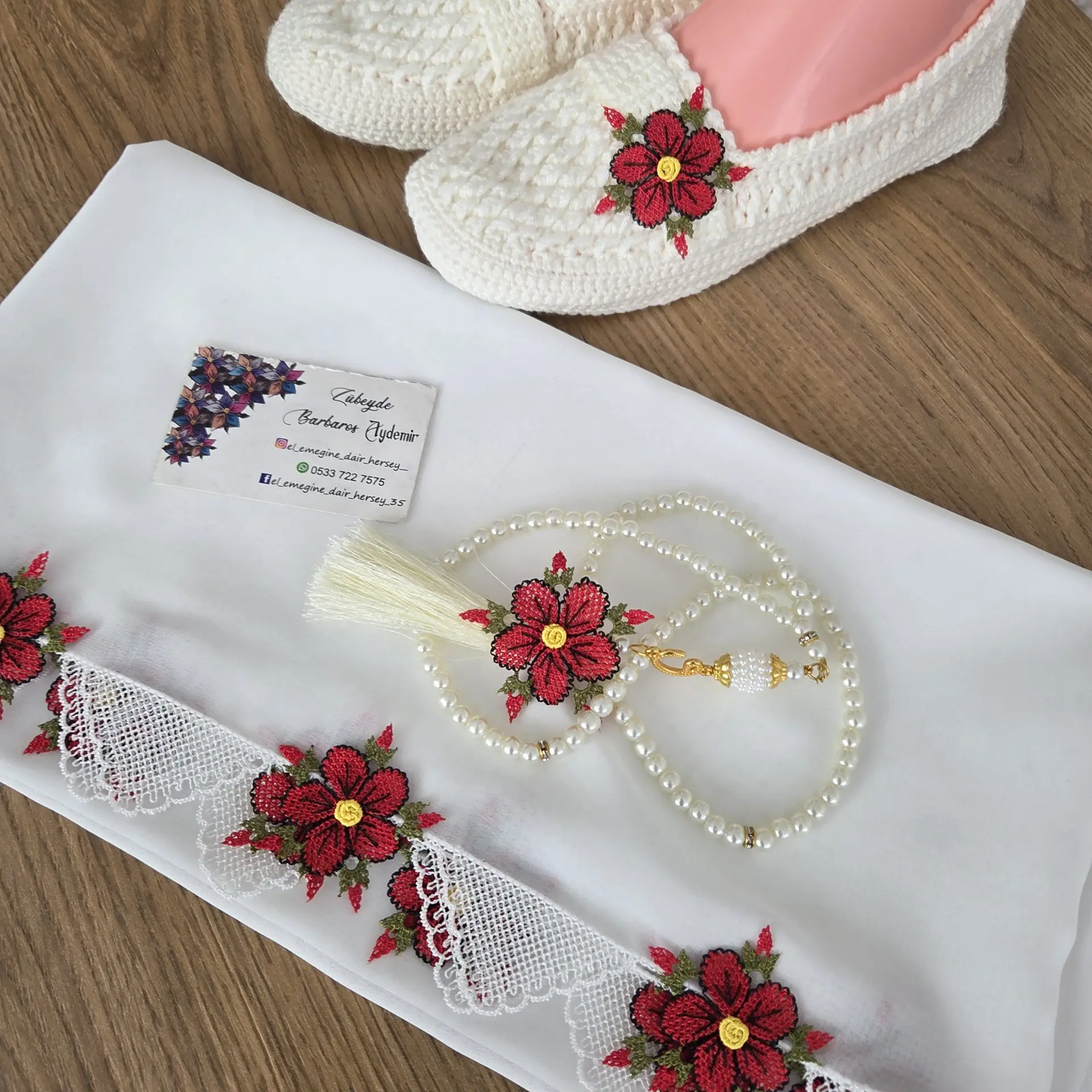 KIRMIZI ÇİÇEKLİ, BEYAZ 3 LÜ SET