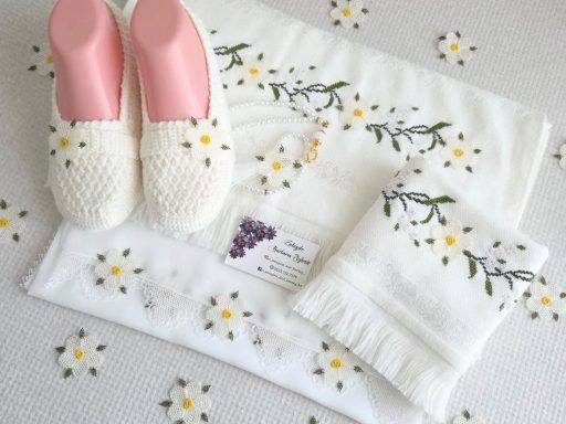 papatya çiçekli, kanaviçe işlemeli, püsküllü havlulu, 5'li set